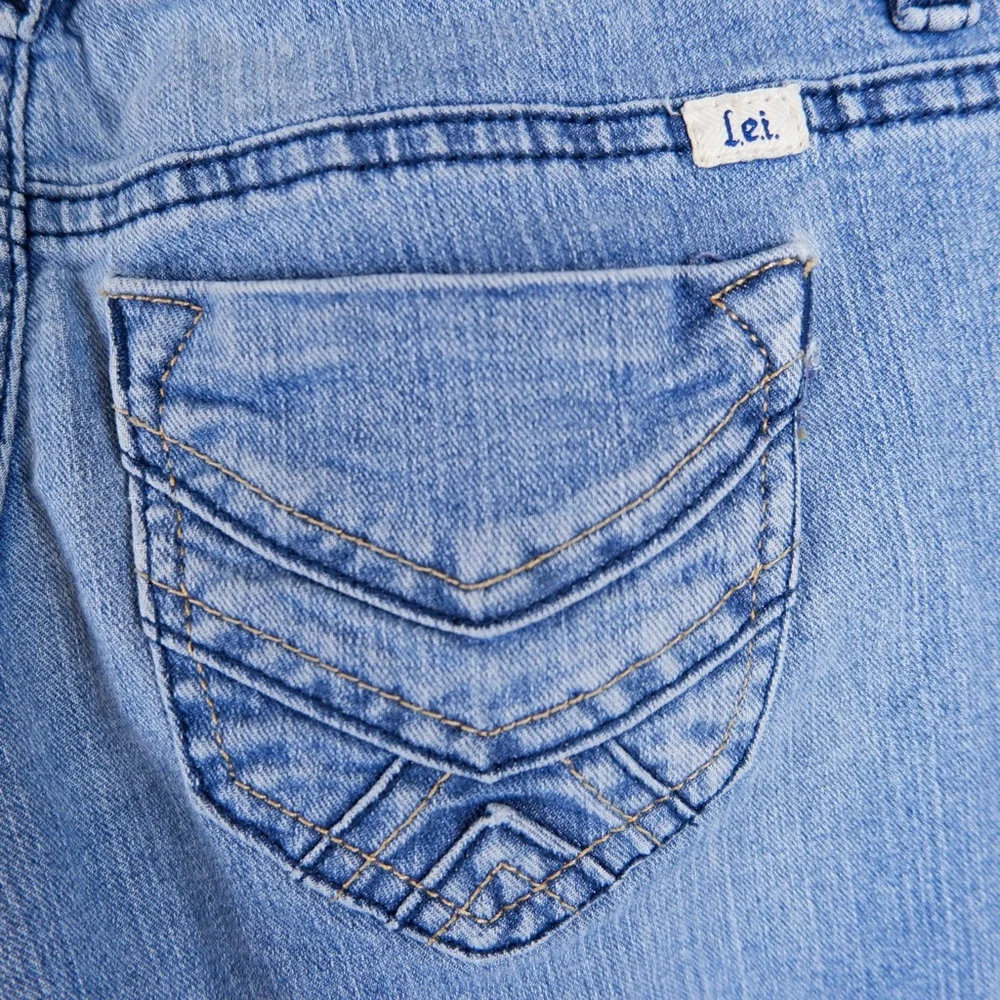 L.E.I. Bootcut Medium Wash Jeans | Juniors 3 - Picture 4 of 6
